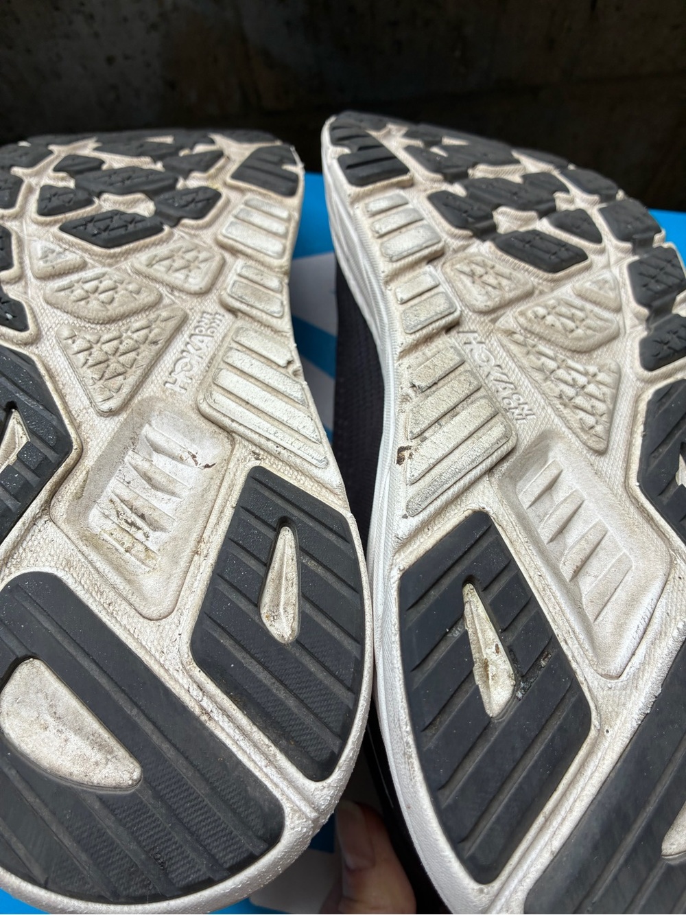 Hoka Women’s Arahi 7 sneakers - Picture 5 of 6